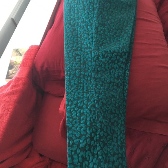 Beautiful green leopard print pants - Picture 4 of 5